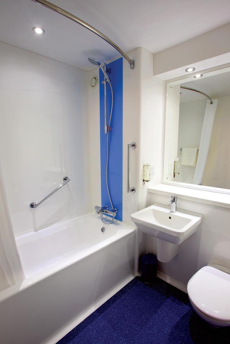 Travelodge Ipswich Stowmarket Haughley Екстер'єр фото
